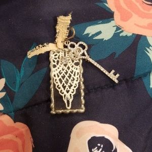 Double sided clear pendant